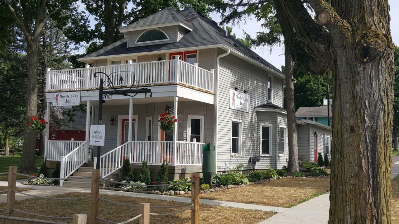 Devils Lake Inn Manitou Beach Dış mekan fotoğraf